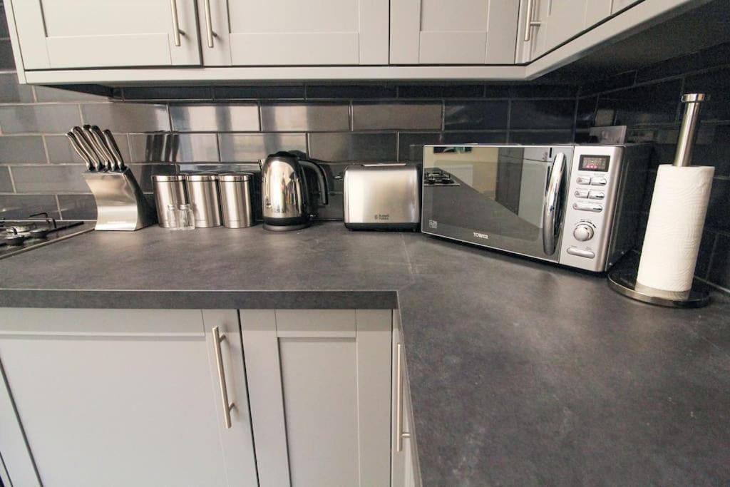 Modern 3 Bed, Contractors Welcome, Bradford Bradford  Exterior foto